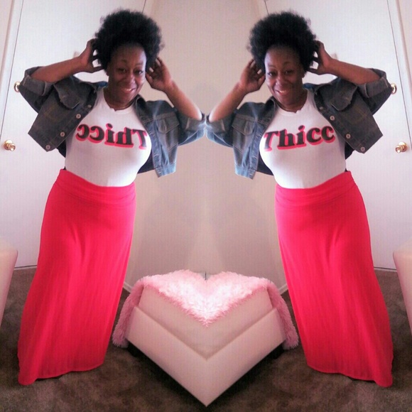 Dresses & Skirts - Beautiful red maxi skirt